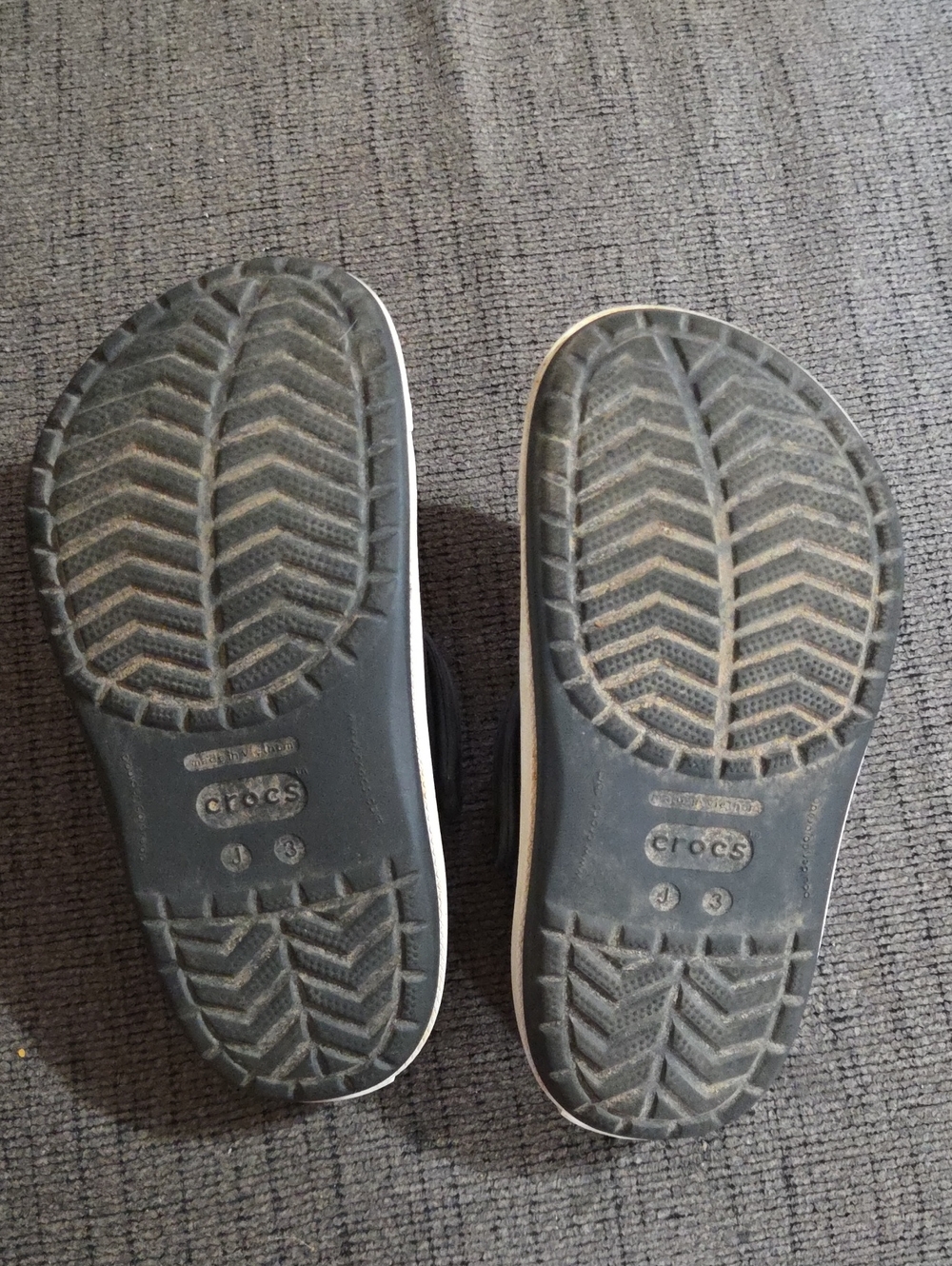 Classic Crocs - Picture 2 of 3